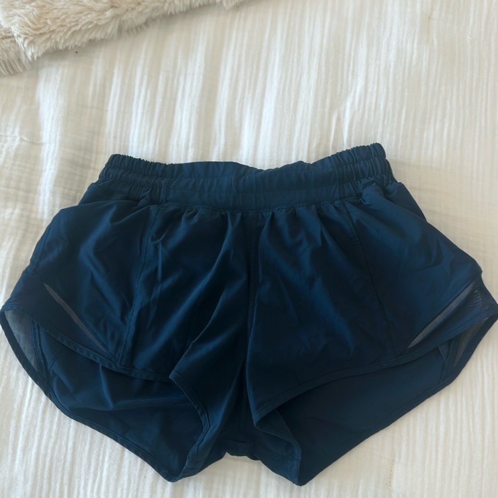 Lululemon Hotty Hot 2.5 Short!!
